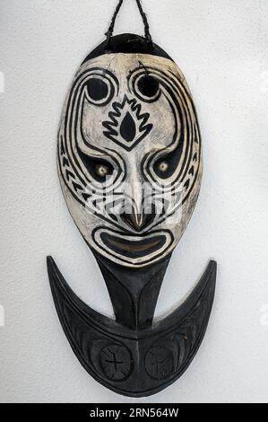 Mythologische Holzmaske, Souvenir aus Madang, Papua-Neuguinea, Pazifik Stockfoto