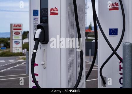 IONITY Avia Ladestation für Elektroautos, elektrische Ladestation, E-Ladestation, E-Mobilität, Servicegebiet Aire de Valleiry-Sud Stockfoto