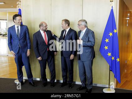 (150616) -- BRÜSSEL, 16. Juni 2015 -- der Vorsitzende der Eurogruppe, Jeroen Dijsselbloem, der Präsident des Europäischen Parlaments, Martin Schulz, der Präsident des Europäischen Rates, Donald Tusk, und der Präsident der Europäischen Kommission, Jean-Claude Juncker (L-R), posieren für ein Gruppenfoto am Ende eines Treffens in Brüssel, Belgien, 16. Juni 2015. Am 30. Juni läuft die Verlängerung des im Februar vergangenen Jahres vereinbarten Rettungspakets aus, um den beiden Seiten Zeit für eine Vereinbarung über ihre Zusammenarbeit nach dem Rettungspaket einzuräumen, und Griechenland muss 1,5 Milliarden Euro (etwa 1,68 Milliarden US-Dollar) an Darlehensraten an den Internationalen Währungsfonds (IWF) zurückzahlen. W Stockfoto