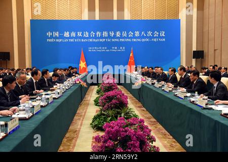 (150618) -- PEKING, 18. Juni 2015 -- chinesischer Staatsrat Yang Jiechi und vietnamesischer stellvertretender Premierminister und Außenminister Pham Binh Minh Co-Vorsitzender der 8. Sitzung des China-Vietnam-Lenkungsausschusses für Zusammenarbeit in Peking, Hauptstadt Chinas, 18. Juni 2015. ) (Zkr) CHINA-YANG JIECHI-VIETNAM-PHAM BINH MINH-MEETING(CN) RaoxAimin PUBLICATIONxNOTxINxCHN 150618 Peking 18. Juni 2015 die chinesischen Staatsräte Yang Jiechi und der vietnamesische stellvertretende Premierminister und Außenminister Pham Binh Minh Co. Leiten die 8. Sitzung des China Vietnam Steering Committee ON Cooperation in Peking Stockfoto