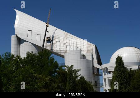 (150620) -- XINGLONG, - Foto aufgenommen am 19. Juni 2015 zeigt das Large Sky Area Multi-Object Fibre Spectroscopy Telescope (LAMOST) an der Xinglong-Beobachtungsstation der National Astronomical Observatories unter der Chinesischen Akademie der Wissenschaften in Xinglong, Provinz Hebei. Die Beobachtungsstation ist mit einem LAMOST-Set ausgestattet, auch bekannt als Guo Shoujing Telescope, benannt nach dem chinesischen Astronomen aus dem 13. Jahrhundert. (Zkr) CHINA-HEBEI-XINGLONG-OBSERVATORY(CN) WangxXiao PUBLICATIONxNOTxINxCHN 150620 Xing Long Foto aufgenommen AM 19. Juni 2015 zeigt das Large Sky Area Multi Object f Stockfoto