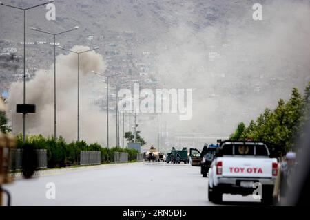 (150622) -- KABUL, 22. Juni 2015 -- Rauch steigt aus dem afghanischen parlamentsgebäude nach einem Angriff in Kabul, Afghanistan, 22. Juni 2015. Insgesamt wurden sechs Angreifer auf das afghanische parlament getötet und mehrere weitere am Montag verletzt, sagte der Kabul-Polizeichef Abdul Rahman Rahimi. Taliban-Militante haben sich für den Angriff verantwortlich gemacht. ) (Djj) AFGHANISTAN-KABUL-PARLAMENTSANGRIFF AhmadxMassoud PUBLICATIONxNOTxINxCHN 150622 KABUL 22. Juni 2015 Rauch steigt aus dem afghanischen Parlamentsgebäude nach einem Angriff in Kabul Afghanistan am 22. Juni 2015 insgesamt sechs Angreifer AUF das afghanische Parlament AUF Stockfoto