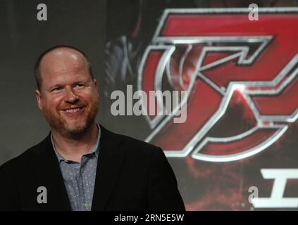 (150623) -- TOKIO, 23. Juni 2015 -- Filmregisseur Joss Whedon nimmt am 23. Juni 2015 an einer Premiere seines neuen Films Avengers: Age of Ultron in Tokio Teil. Der Film wird der Öffentlichkeit ab dem 4. Juli in Japan gezeigt. )(dzl) JAPAN-TOKIO-MOVIE-AVENGERS Stringer PUBLICATIONxNOTxINxCHN 150623 Tokio 23. Juni 2015 Filmregisseur Joss Whedon nimmt an einer Premiere-Veranstaltung für seine New Film Avengers Age of Ultron in Tokio Teil Japan 23. Juni 2015 der Film wird der Öffentlichkeit ab 4. Juli in Japan dzl Japan Tokyo Movie Avengers Stringer gezeigt PUBLICATIONxNOTxINxCHN Stockfoto