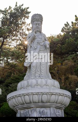 Gwanseeum-bosal, Bodhisattva des Mitgefühls, Haedong Yonggungsa Tempel, Busan, Provinz Gyeongsangnam-do Stockfoto