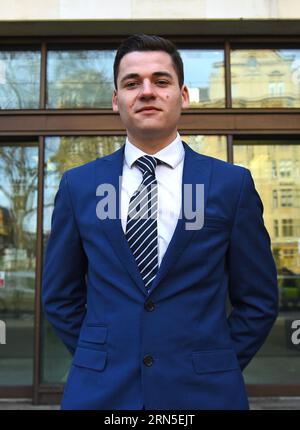 Aktenfoto vom 02/2020 von Samuel Newey vor dem Westminster Magistrates' Court, London, wo er und sein Vater wegen Geldüberweisung an seinen Bruder Daniel in Syrien wegen Anklage nach dem Terrorismusgesetz erschienen. Samuel Newey wurde am Mittwoch in der Ostukraine „in Aktion getötet“, sagte sein Bruder Daniel Newey in einem Social-Media-Beitrag. Das Auswärtige Amt hat den Tod eines britischen Mannes bestätigt, der, wie seine Familie sagte, in der Ukraine gekämpft hatte. Ausgabedatum: Donnerstag, 31. August 2023. Stockfoto