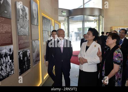 (150625) -- WASHINGTON, 24. Juni 2015 -- der chinesische Vize-Premier Liu Yandong (2. R, Front) nimmt an einer Fotoausstellung über die Zusammenarbeit zwischen China und den USA im Zweiten Weltkrieg Teil, benannt nach Gerechtigkeit und Frieden in der chinesischen Botschaft in Washington D.C., USA, 24. Juni 2015. ) (zw) U.S.-CHINA-WWII-EXHIBITION-LIU YANDONG WangxLei PUBLICATIONxNOTxINxCHN 150625 Washington 24. Juni 2015 der chinesische Vize-Premier Liu Yandong 2. Re Front nimmt an einer Fotoausstellung ÜBER China USA Cooperation in World wurde II für Gerechtigkeit und Frieden in der chinesischen Botschaft in Washington D C in den Vereinigten Staaten am 24. Juni 2015 benannt ZW U S CHINA Stockfoto