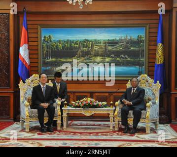 (150626) -- PHNOM PENH, 26. Juni 2015 -- Han Qide (1. L), stellvertretender Vorsitzender des Nationalen Komitees der Politischen Konsultativkonferenz des chinesischen Volkes (CPPCC), trifft sich mit dem Präsidenten der kambodschanischen Nationalversammlung Heng Samrin in Phnom Penh, Kambodscha, 26. Juni 2015. ) KAMBODSCHA-PHNOM PENH-HAN QIDE-TREFFEN ZhangxYanfang PUBLICATIONxNOTxINxCHN 150626 Phnom Penh Juni 26 2015 Han Qide 1. L Stellvertretender Vorsitzender des Nationalkomitees der chinesischen Prominenten S politische Beratungskonferenz CPPCC trifft sich mit dem Präsidenten der kambodschanischen Nationalversammlung Heng Samrin in Phnom Penh Kambodscha Juni 26 2015 Cam Stockfoto