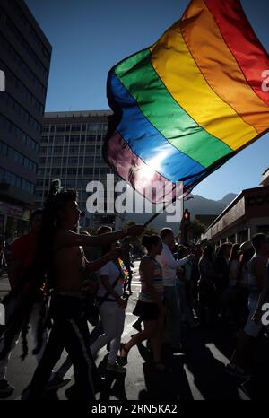 Die Teilnehmer nehmen am 27. Juni 2015 an einer Gay Pride Parade in Quito, Ecuador, Teil. Santiago Armas) ECUADOR-QUITO-GAY PRIDE-PARADE e SANTIAGOxARMAS PUBLICATIONxNOTxINxCHN die Teilnehmer nehmen AM 27 2015. Juni an einer Gay Pride Parade in Quito Ecuador Teil. Santiago Armas Ecuador Quito Gay Pride Parade e SANTIAGOxARMAS PUBLICATIONxNOTxINxCHN Stockfoto