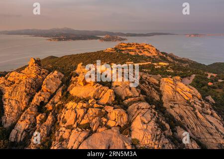 Blick über Capo d'Orso zur Festung Monte Altura, Palau. Gallura, Sardinien. Italien, Palau, Sardinien, Italien Stockfoto