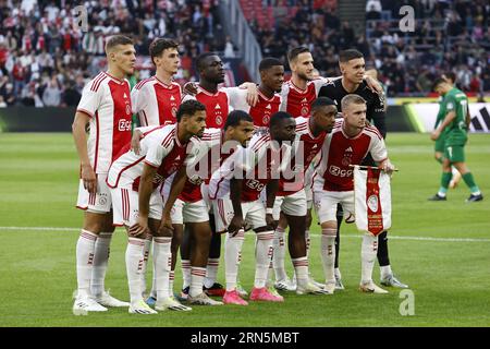 AMSTERDAM - (obere Reihe lr) Jakov Medic of Ajax, Benjamin Tahirovic of Ajax, Brian Brobbey of Ajax, Jorrel Hato of Ajax, Branco van den Boomen of Ajax, Ajax-Torhüter Jay Gorter, (untere Reihe) Devyne Rensch of Ajax, AajOwen Wijndal oder Ajax, Carlos Forjn of Ajax, Ajax, Carlos Forbes of Steven Kenneth Taylor von Ajax während des Play-offs der UEFA Europa League zwischen Ajax Amsterdam und PFC Ludogorets in der Johan Cruijff Arena am 31. August 2023 in Amsterdam, Niederlande. ANP MAURICE VAN STONE Stockfoto