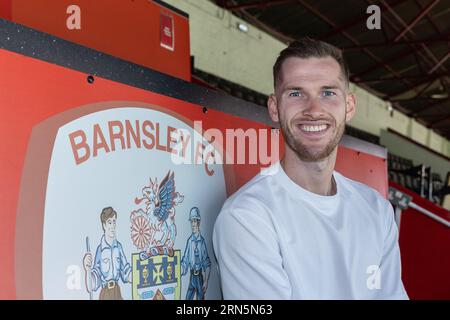 Jamie McCart tritt Barnsley FC bei, um sich einen Saisondarlehen in Oakwell, Barnsley, Großbritannien, zu leihen, 31. August 2023 (Foto: Mark Cosgrove/News Images) Stockfoto