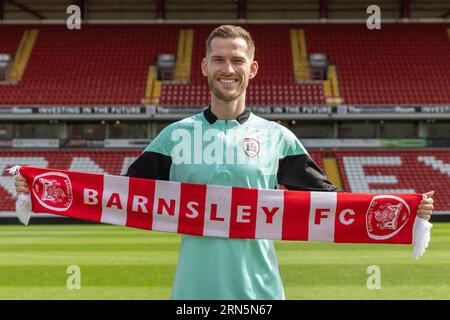 Jamie McCart tritt Barnsley FC bei, um sich einen Saisondarlehen in Oakwell, Barnsley, Großbritannien, zu leihen, 31. August 2023 (Foto: Mark Cosgrove/News Images) Stockfoto