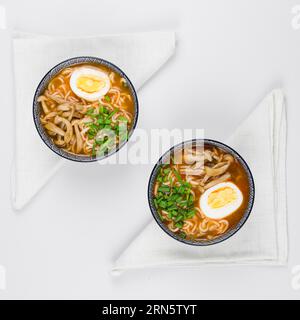 Draufsicht Ramen Schüsseln Stockfoto
