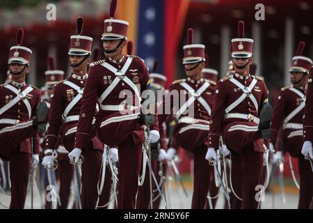 AKTUELLES ZEITGESCHEHEN Venezuela: Unabhängigkeitstag (150706) -- CARACAS, 6. Juli 2015 -- Soldaten der venezolanischen Nationalarmee marschieren während einer Parade zum 204. Jahrestag der Unabhängigkeit Venezuelas in Caracas, Venezuela, am 5. Juli 2015. Boris Vergara) VENEZUELA-CARACAS-UNABHÄNGIGKEITSTAG e BorisxVergara PUBLICATIONxNOTxINxCHN Nachrichten aktuelle Ereignisse Venezuela Unabhängigkeitstag 150706 Caracas 6. Juli 2015 Soldaten der venezolanischen Streitkräfte marschieren während einer Parade, um den 204. Jahrestag der UNABHÄNGIGKEIT Venezuelas in Caracas Venezuela AM 5. Juli 2015 zu feiern Stockfoto