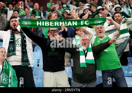 Hibernian-Fans vor dem Play-off-Spiel der UEFA Europa Conference League in der Villa Park, Birmingham. Bilddatum: Donnerstag, 31. August 2023. Stockfoto