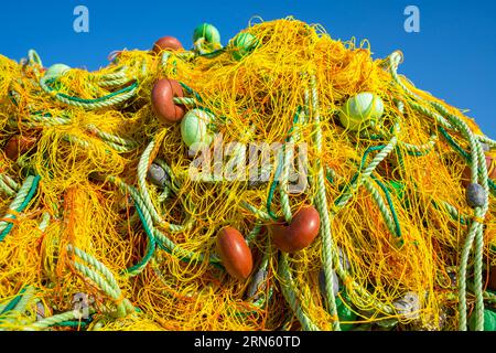 Griechenland, Dodekanes, Karpathos, Hafenstadt Pigadia, Fischernetz Stockfoto