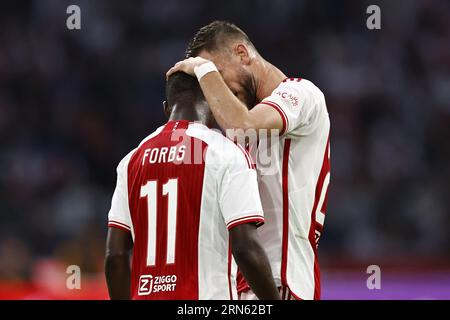 AMSTERDAM - (lr) Carlos Forbes von Ajax, Branco van den Boomen von Ajax während des Play-offs der UEFA Europa League zwischen Ajax Amsterdam und PFC Ludogorets in der Johan Cruijff Arena am 31. August 2023 in Amsterdam, Niederlande. ANP MAURICE VAN STONE Stockfoto