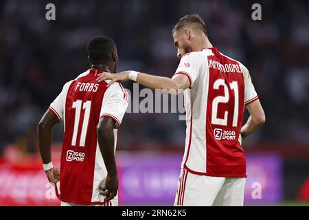 AMSTERDAM - (lr) Carlos Forbes von Ajax, Branco van den Boomen von Ajax während des Play-offs der UEFA Europa League zwischen Ajax Amsterdam und PFC Ludogorets in der Johan Cruijff Arena am 31. August 2023 in Amsterdam, Niederlande. ANP MAURICE VAN STONE Stockfoto