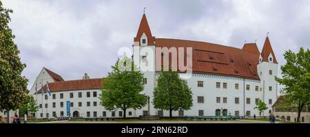 Panoramabild Neues Schloss und Bayerisches Armeemuseum, Ingolstadt, Oberbayern, Bayern, Deutschland Stockfoto