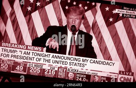 Ein CNN-Fernsehscreenshot, digital eingefärbt, zeigt den ehemaligen US-Präsidenten Donald Trump, der seine Kandidatur für eine zweite Amtszeit als US-Präsident ankündigt. Stockfoto