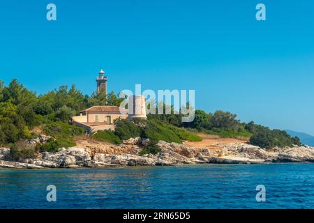 Venezianischer Leuchtturm im Dorf Fiskardo auf der Insel Kefalonia, Griechenland Stockfoto