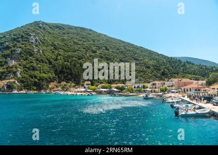 Frikes Fischerdorf Hafen auf Ithaki oder Ithaca Insel, Ionisches Meer, Griechenland Stockfoto