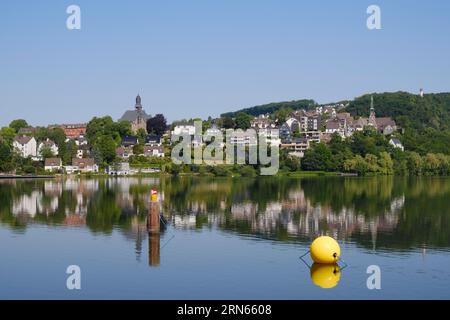 Stadtblick mit Rathaus, Harkortturm und Harkortsee, Wetter (Ruhr), Ruhrgebiet, Nordrhein-Westfalen, Deutschland Stockfoto