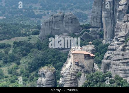 Das Kloster Agiou Nikolaou Anapavsa, Agios Nikolaos Anapafsas. Die griechisch-orthodoxen Meteora-Klöster sind auf Sandsteinklippen über dem errichtet Stockfoto