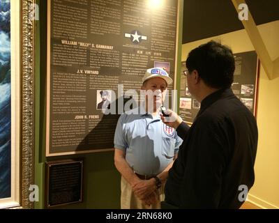 (150715) -- MONROE, 15. Juli 2015 -- in dieser Datei, aufgenommen am 2. Juni 2015, erhält Jay Vinyard, der Veteran der Flying Tigers, ein Interview im Chennault Aviation and Military Museum in Monroe, Louisiana, USA. Die Vereinigten Staaten und China, die beiden mächtigen Länder der Welt, haben im Zweiten Weltkrieg wunderbar im Kampf gegen japanische Aggressoren zusammengearbeitet. und sie müssen zusammenarbeiten, um den Weltfrieden im neuen Jahrhundert zu schützen, sagte Nell Calloway, Enkelin des berühmten Kommandeurs der Flying Tigers, Generalleutnant Claire Lee Chennault, kürzlich. ) U.S.-MONROE-CHENNAULT AVIATI Stockfoto