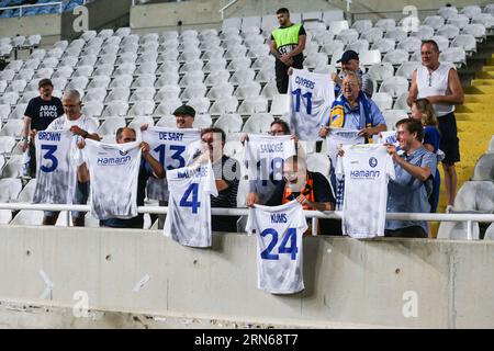 Strovolos, Zypern. August 2023 31. Gents Fans feiern am Donnerstag, den 31. August 2023, in Strovolos, Zypern, nach dem Gewinn eines Fußballspiels zwischen dem zyprischen APOEL FC und der belgischen KAA Gent, die Rückrunde des Play-offs für den UEFA Europa Conference League-Wettbewerb. BELGA PHOTO GEORGE CHRISTOPHOROU Credit: Belga News Agency/Alamy Live News Stockfoto