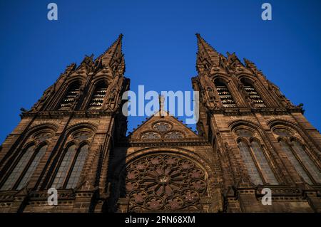 Westfassade, Kathedrale Notre-Dame-de-l'Assomption, Clermont-Ferrand, Département Puy-de-Dome, Region Auvergne-Rhone-Alpes, Frankreich Stockfoto