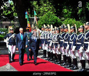 (150717) -- LISSABON, 16. Juli 2015 -- der mosambikanische Präsident Filipe Nyusi (R Front) nimmt an der Begrüßungszeremonie des portugiesischen Präsidenten Anibal Cavaco Silva (L Front) in Lissabon, Portugal, 16. Juli 2015 Teil. ) PORTUGAL-LISSABON-MOSAMBIK-POLITICS-VISIT ZhangxLiyun PUBLICATIONxNOTxINxCHN 150717 Lissabon 16. Juli 2015 Mosambique S-Präsidentin Filipe Nyusi r Front nimmt an der Begrüßungszeremonie des portugiesischen Präsidenten Anibal Cavaco Silva l Front in Lissabon Portugal 16. Juli 2015 Portugal Lissabon Mosambique POLITICS Visit ZhangxLiyun PUBLICATIONxCHINxN Stockfoto