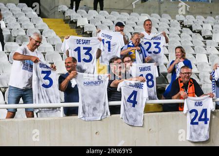 Strovolos, Zypern. August 2023 31. Gents Fans feiern am Donnerstag, den 31. August 2023, in Strovolos, Zypern, nach dem Gewinn eines Fußballspiels zwischen dem zyprischen APOEL FC und der belgischen KAA Gent, die Rückrunde des Play-offs für den UEFA Europa Conference League-Wettbewerb. BELGA PHOTO GEORGE CHRISTOPHOROU Credit: Belga News Agency/Alamy Live News Stockfoto