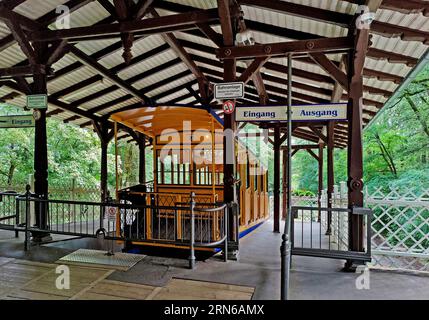 Bergstation der Nerobergbahn, Zahnradbahn zum Nerotal, technisches Kulturdenkmal, Wiesbaden, Hessen, Deutschland Stockfoto