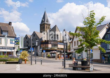 Blick auf die Stadt mit der Evangelischen Stiftskirche St. Marien, Herdecke, Ruhrgebiet, Nordrhein-Westfalen, Deutschland Stockfoto