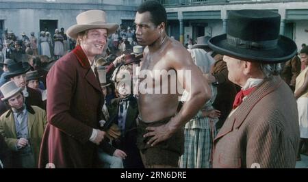 MANDINGO 1975 Paramount Pictures Film mit Perry King links mit Ken Norton als Sklave Mede Stockfoto