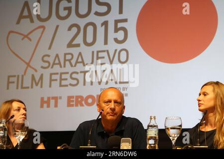 (150721) -- SARAJEVO, 21. Juli 2015 -- Direktor des Sarajevo Film Festival Mirsad Purivatra (C) nimmt am 21. Juli 2015 an der Pressekonferenz im Cinema Meeting Point in Sarajevo, Bosnien und Herzegowina (Bosnien und Herzegowina) Teil. Das 21. Sarajevo Film Festival findet vom 14. Bis 22. August 2015 statt. ) BOSNIEN UND HERZEGOWINA-SARAJEVO-SARAJEVO FILMFESTIVAL HarisxMemija PUBLICATIONxNOTxINxCHN 150721 Sarajevo 21. Juli 2015 Direktor des Sarajevo Filmfestivals Mirsad Purivatra C nimmt AM 21. Juli 2015 an der Pressekonferenz im Cinema Meeting Point in Sarajevo Bosnien und Herzegowina BIH Teil Stockfoto