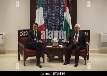 (150722) -- BETHLEHEM, 22. Juli 2014 -- der palästinensische Präsident Mahmoud Abbas (R) trifft sich am 22. Juli 2015 mit dem italienischen Premierminister Matteo Renzi in der Westjordstadt Bethlehem. Pool/) MIDEAST-BETHLEHEM-PALESTINE-ITALY-PM LuayxSababa PUBLICATIONxNOTxINxCHN 150722 Bethlehem 22. Juli 2014 PALÄSTINENSISCHER Präsident Mahmoud Abbas r trifft AM 22. Juli 2015 in der WESTJORDANLAND-Stadt Bethlehem mit dem italienischen Premierminister Matteo Renzi zusammen Stockfoto