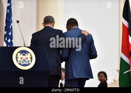 (150725) -- NAIROBI, 25. Juli 2015 -- US-Präsident Barack Obama (L) und sein kenianischer Amtskollege Uhuru Kenyatta verlassen sich nach ihrer gemeinsamen Pressekonferenz in Nairobi, Kenia, 25. Juli 2015. Kenia und die USA bekräftigten am Samstag ihr Engagement für die Sicherheitszusammenarbeit und im Krieg gegen den Terrorismus, um zukünftige Terroranschläge in der ostafrikanischen Nation zu verhindern. ) KENIA-NAIROBI-US-UHURU-OBAMA-GEMEINSAME PRESSEKONFERENZ SunxRuibo PUBLICATIONxNOTxINxCHN 150725 Nairobi Juli 25 2015 US-Präsident Barack Obama l und sein kenianischer Teil Uhuru Kenyatta verlassen nach ihrer gemeinsamen Pressekonferenz in Nair Stockfoto