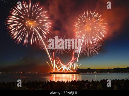 AKTUELLES ZEITGESCHEHEN Pyroshow Celebration of Light in VANCOUVER VANCOUVER (KANADA), 29. Juli 2015 -- das Team Brazil zeigt sein Feuerwerk während der 25. Celebration of Light in English Bay in Vancouver, Kanada, am 29. Juli 2015. Die jährliche Celebration of Light zeigt das brasilianische Team am Mittwoch in der English Bay in Vancouver mit einem olympischen Themenfeuerwerk am Himmel. Der diesjährige Feuerwerkswettbewerb umfasst das Team China, Brasilien sowie Kanada. ) KANADA-VANCOUVER-FEIER DES LIGHT-TEAMS BRASILIEN LiangxSen PUBLICATIONxNOTxINxCHN News aktuelle Veranstaltungen Pyroshow Celebration of Light in Vanc Stockfoto