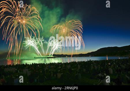 VANCOUVER (KANADA), 29. Juli 2015 – Team Brazil zeigt sein Feuerwerk während der 25. Celebration of Light in English Bay in Vancouver, Kanada, 29. Juli 2015. Die jährliche Celebration of Light zeigt das brasilianische Team am Mittwoch in der English Bay in Vancouver mit einem olympischen Themenfeuerwerk am Himmel. Der diesjährige Feuerwerkswettbewerb umfasst das Team China, Brasilien sowie Kanada. ) CANADA-VANCOUVER-CELEBRATION OF LIGHT-TEAM BRAZIL LiangxSen PUBLICATIONxNOTxINxCHN Vancouver Kanada Juli 29 2015 Team Brazil zeigt seine Feuerwerkshow während der 25. Celebration of Light in English Bay in Stockfoto