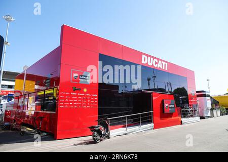 Barcelona, Spanien. August 2023 31. Blick auf das Fahrerlager während der MotoGP Gran Premi Energi Monster de Catalunya auf dem Circuit de Barcelona-Catalunya in Barcelona. Quelle: DAX Images/Alamy Live News Stockfoto