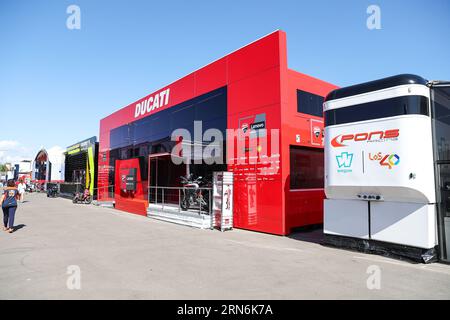 Barcelona, Spanien. August 2023 31. Blick auf das Fahrerlager während der MotoGP Gran Premi Energi Monster de Catalunya auf dem Circuit de Barcelona-Catalunya in Barcelona. Quelle: DAX Images/Alamy Live News Stockfoto