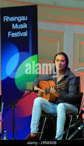 KULTUR Rheingau Musikfestival in Wiesbaden der spanische Flamenco-Gitarrist Tomatito tritt am 31. Juli 2015 bei seinem Konzert während des Rheingao Music Festivals im Kurpark Wiesbaden auf. Das Rheingao Music Festival findet vom 27. Juni bis 12. September statt. ) DEUTSCHLAND-WIESBADEN-RHEINGAO MUSIK FESTIVAL-TOMATITO LuoxHuanhuan PUBLICATIONxNOTxINxCHN Kultur Rheingau Musik Festival in Wiesbaden der spanische Flamenco Gitarrist Tomatito konzertiert während des Rheingao Musik Festivals IM Park Wiesbaden Deutschland AM 31 2015. Juli das Rheingao Musik Festival IST Held vom 27. Juni bis 12. September Deutschland W Stockfoto