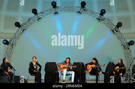 KULTUR Rheingau Musikfestival in Wiesbaden der spanische Flamenco-Gitarrist Tomatito(C) tritt am 31. Juli 2015 bei seinem Konzert während des Rheingao Music Festivals im Kurpark Wiesbaden auf. Das Rheingao Music Festival findet vom 27. Juni bis 12. September statt. ) DEUTSCHLAND-WIESBADEN-RHEINGAO MUSIKFESTIVAL-TOMATITO LuoxHuanhuan PUBLICATIONxNOTxINxCHN Kultur Rheingau Musikfestival in Wiesbaden der spanische Flamenco-Gitarrist Tomatito C tritt BEI seinem Konzert während des Rheingao Musikfestivals IM Park Wiesbaden Deutschland auf AM 31 2015. Juli IST das Rheingao Musikfestival Held vom 27. Juni bis 12. September Keim Stockfoto