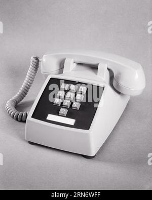 1960ER-JAHRE-DRUCKTASTENTELEFON MIT 10 TASTEN, TONWAHL - S14886 HAR001 HARS ALTMODISCH Stockfoto