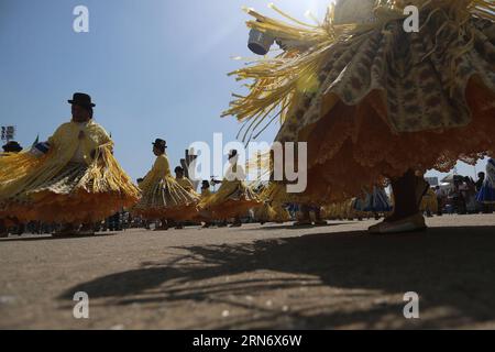 (150808) -- SAO PAULO, 8. August 2015 -- Mitglieder der bolivianischen Gemeinde in Sao Paulo nehmen am 8. August 2015 an der Feier zum 190. Jahrestag der Unabhängigkeit Boliviens am Lateinamerikanischen Denkmal in Sao Paulo, Brasilien, Teil. Die Unabhängigkeit der Republik Bolivien wurde am 6. August 1825 proklamiert. Die Bevölkerung von Bolivianern, die in Sao Paulo leben, wird auf über 300 000 geschätzt. Rahel Patrasso) (jg) BRASILIEN-SAO PAULO-BOLIVIEN-GESELLSCHAFTSJUBILÄUM und RahelxPatrasso PUBLICATIONxNOTxINxCHN 150808 Sao Paulo 8 2015 Mitglieder der bolivianischen Gemeinschaft in Sao Paulo nehmen Teil Stockfoto