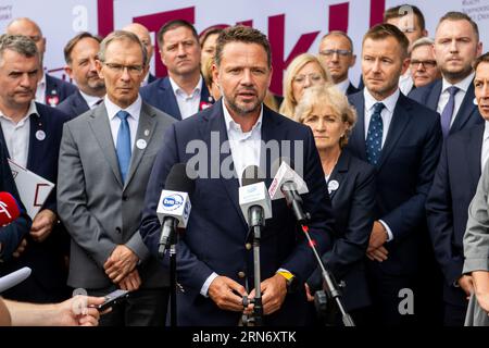 Danzig, Polen. August 2023 31. Der Bürgermeister von Warschau, Rafal Trzaskowski, hat während des Treffens der lokalen Regierungsbewegung "Ja für Polen" im Europäischen Solidaritätszentrum in Danzig mit den Medien gesprochen. Quelle: SOPA Images Limited/Alamy Live News Stockfoto