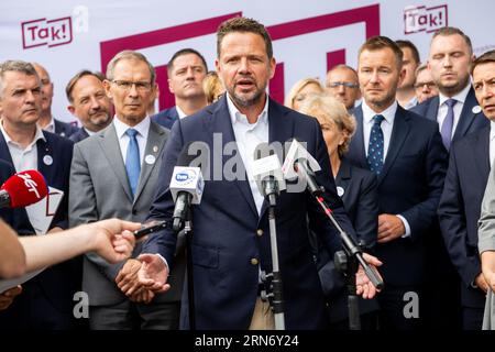 Danzig, Polen. August 2023 31. Der Bürgermeister von Warschau, Rafal Trzaskowski, hat während des Treffens der lokalen Regierungsbewegung "Ja für Polen" im Europäischen Solidaritätszentrum in Danzig mit den Medien gesprochen. Quelle: SOPA Images Limited/Alamy Live News Stockfoto
