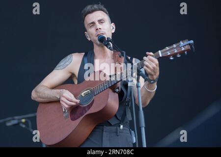 BUDAPEST, 11. August 2015 -- Asaf Avidan aus Israel tritt während des Sziget (Ungarisch für Insel) Festivals auf der Obuda-Insel in Budapest, Ungarn am 11. August 2015 auf. Das 23. Sziget Festival vom 10. Bis 17. August ist eines der größten Musikfestivals in Europa. UNGARN-BUDAPEST-SZIGET FESTIVAL AttilaxVolgyi PUBLICATIONxNOTxINxCHN Budapest 11. August 2015 Asaf Avidan von Israel spielt während des Sziget Ungarischen für Island Festivals AUF der Obuda Island in Budapest Ungarn AM 11. August 2015 IST das 23. Sziget Festival Hero vom 10. Bis 17. August eines der größten Musikfestivals in Europa Ungarn Stockfoto